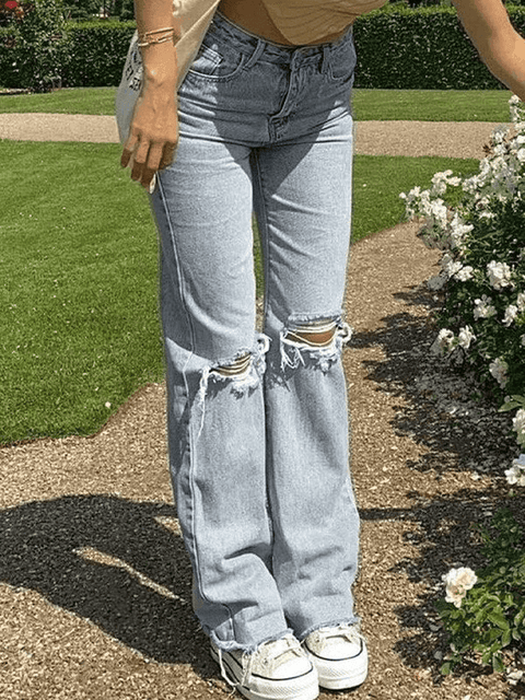 Light Wash Knee Ripped Jeans - HouseofHalley
